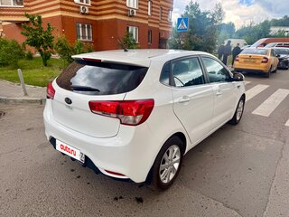 2015 Kia Rio III Рестайлинг, белый, 895000 рублей, вид 5
