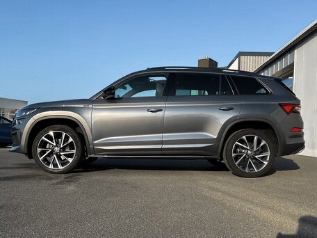 2023 Skoda Kodiaq I Рестайлинг, серый, 4164786 рублей, вид 3