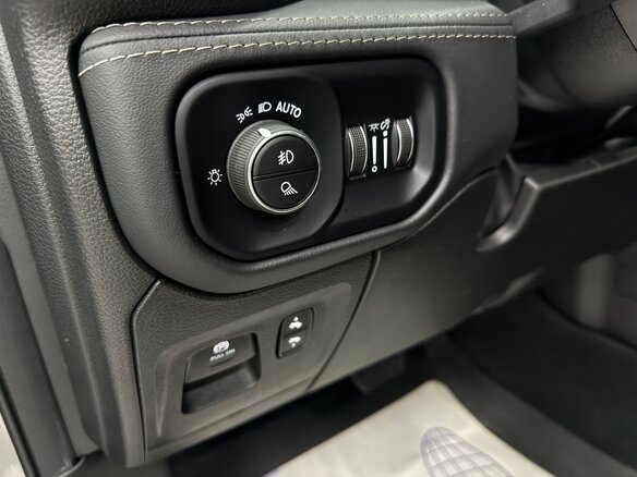 2022 Ram 1500 Crew Cab V, серебристый, 7450000 рублей - вид 5