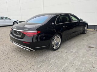 2025 Mercedes-Benz Maybach S-Класс 580 II (Z223), чёрный, 29100000 рублей, вид 2