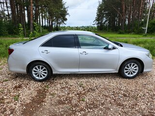2013 Toyota Camry VII (XV50), серебристый, 1130000 рублей, вид 2