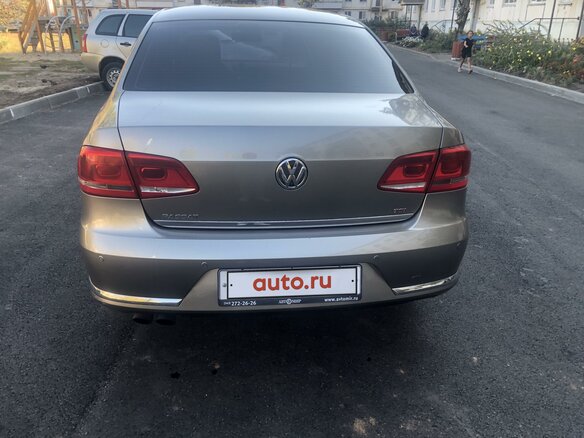 2011 Volkswagen Passat B7, бежевый, 1330000 рублей - вид 2