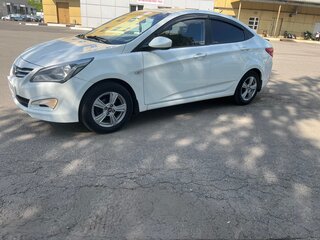2016 Hyundai Solaris I Рестайлинг, белый, 700000 рублей, вид 4