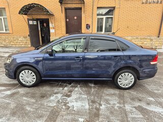 2017 Volkswagen Polo V Рестайлинг, синий, 1050000 рублей, вид 2