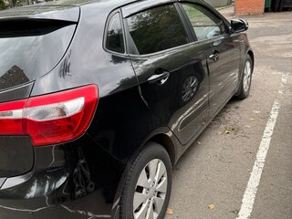 2013 Kia Rio 4-speed III, чёрный, 850000 рублей, вид 4