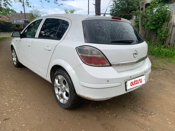 2010 Opel Astra H Рестайлинг, белый, 400000 рублей - вид 3