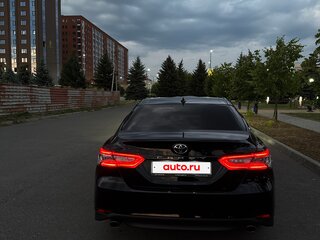 2021 Toyota Camry VIII (XV70) Рестайлинг, чёрный, 3000000 рублей, вид 4