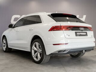 2019 Audi Q8 55 TFSI I (4M), белый, 4350000 рублей, вид 2