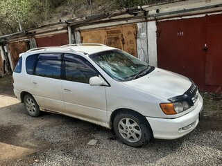 2001 Toyota Ipsum I (M10), белый, 550000 рублей, вид 2