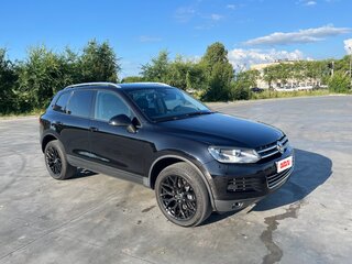 2010 Volkswagen Touareg II, чёрный, 2200000 рублей, вид 3