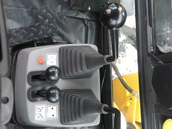 2023 New Holland B80B, жёлтый - вид 9