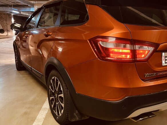 2019 Lada (ВАЗ) Vesta SW Cross I, оранжевый, 1150000 рублей - вид 2