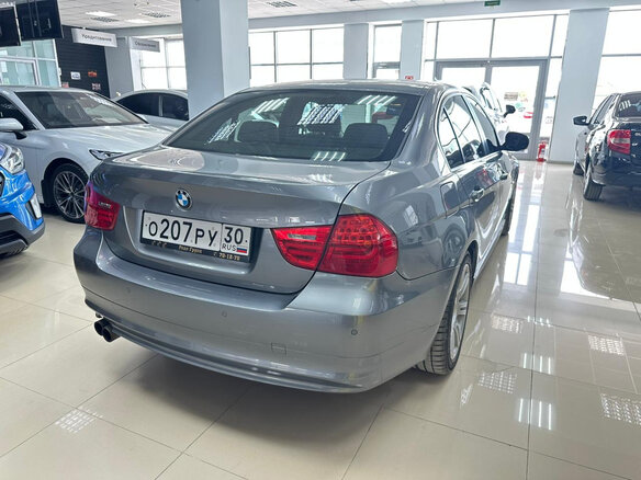2010 BMW 3 серии 325i V (E90/E91/E92/E93) Рестайлинг, серый - вид 3