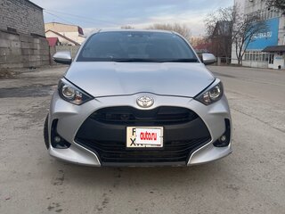2020 Toyota Yaris IV, серый, 1180000 рублей, вид 2