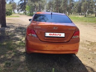 2015 Hyundai Solaris I Рестайлинг, оранжевый, 990000 рублей, вид 4