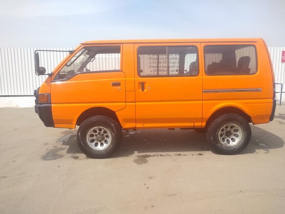 1989 Mitsubishi Delica III, оранжевый - вид 8