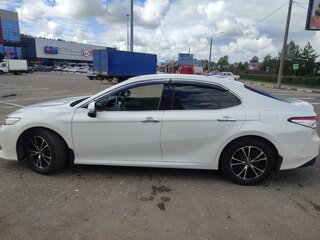 2019 Toyota Camry VIII (XV70), белый, 2350000 рублей, вид 3