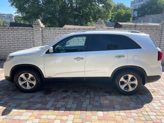 2017 Kia Sorento II Рестайлинг, белый, 1990000 рублей, вид 4