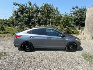 2018 Hyundai Solaris II, серый, 760000 рублей, вид 2