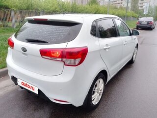 2015 Kia Rio III Рестайлинг, белый, 950000 рублей, вид 4