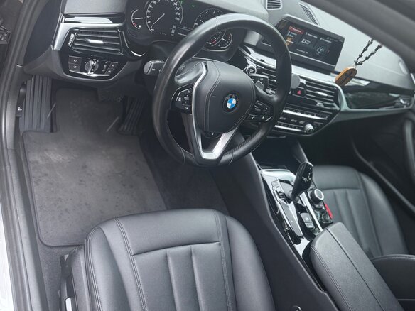 2018 BMW 5 серии 520i VII (G30/G31/G38), чёрный, 2950000 рублей - вид 6