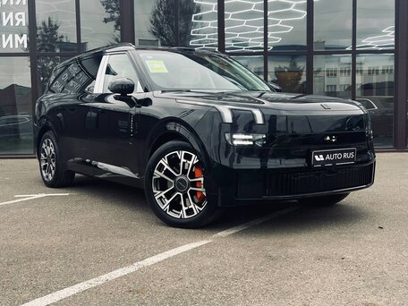 Lynk & Co 900
