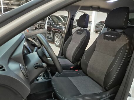2021 Renault Sandero Stepway II Рестайлинг, белый, 1257000 рублей, вид 5