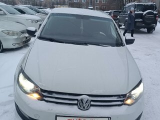 2017 Volkswagen Polo V Рестайлинг, белый, 750000 рублей, вид 4