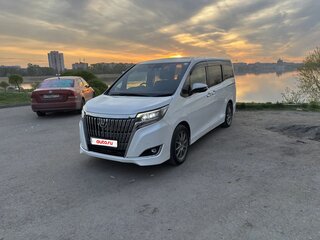 2018 Toyota Esquire I Рестайлинг, белый, 2195000 рублей, вид 4