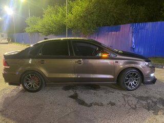 2015 Volkswagen Polo V Рестайлинг, коричневый, 920000 рублей, вид 3