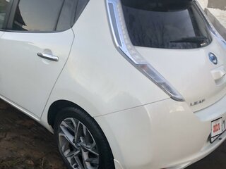 2013 Nissan Leaf I (ZE0/AZE0), белый, 1250000 рублей, вид 5