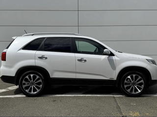 2013 Kia Sorento II Рестайлинг, белый, 1990000 рублей, вид 4