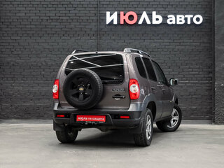 2017 Chevrolet Niva I Рестайлинг, коричневый, 590000 рублей, вид 4