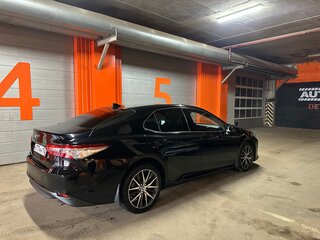 2021 Toyota Camry VIII (XV70) Рестайлинг, чёрный, 3300000 рублей, вид 4