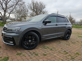 2019 Volkswagen Tiguan II, серый, 3900000 рублей, вид 2