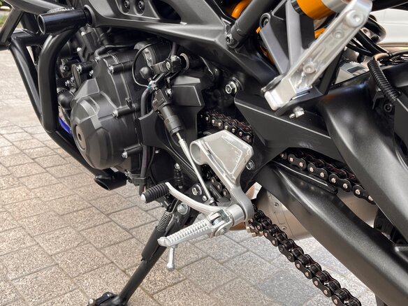 2020 Yamaha MT-09 (FZ-09), серебристый, 900000 рублей - вид 10