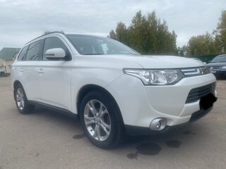 2014 Mitsubishi Outlander III, белый, 1249000 рублей, вид 2