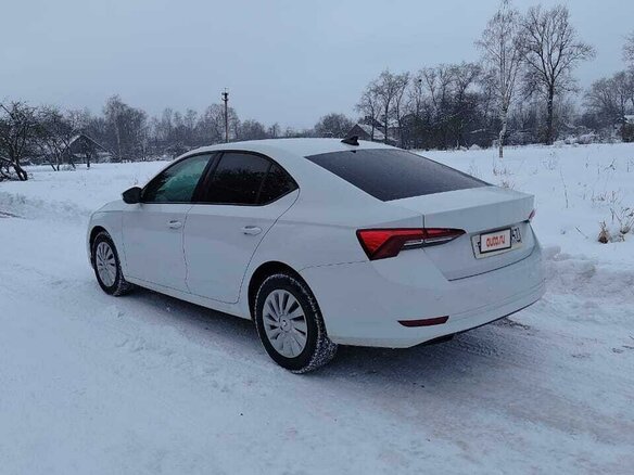2021 Skoda Octavia IV (A8), белый, 2000000 рублей - вид 5