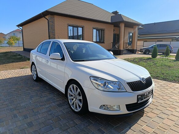 2011 Skoda Octavia II (A5) Рестайлинг, белый, 1150000 рублей