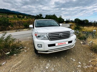 2014 Toyota Land Cruiser 200 Series Рестайлинг 1, белый, 4400000 рублей, вид 4