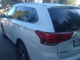 2015 Mitsubishi Outlander III Рестайлинг, белый, 2100000 рублей, вид 5