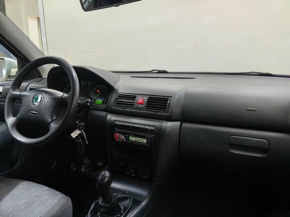 2008 Skoda Octavia II (A5), серебристый - вид 12