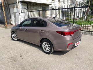 2019 Kia Rio IV, коричневый, 1170000 рублей, вид 4