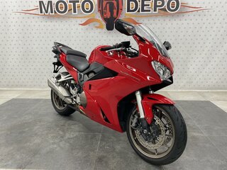 2019 Honda VFR 800, красный, 645000 рублей, вид 3