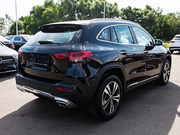 2020 Mercedes-Benz GLA 200 II (H247), чёрный - вид 4