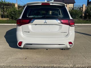2022 Mitsubishi Outlander III Рестайлинг 3, белый, 2700000 рублей, вид 5