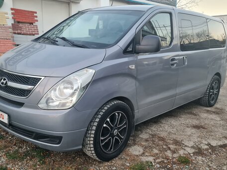 2011 Hyundai Grand Starex, серый, 1790000 рублей, вид 1