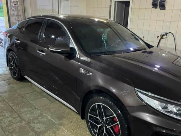 2018 Kia Optima IV Рестайлинг, коричневый, 2700000 рублей - вид 1