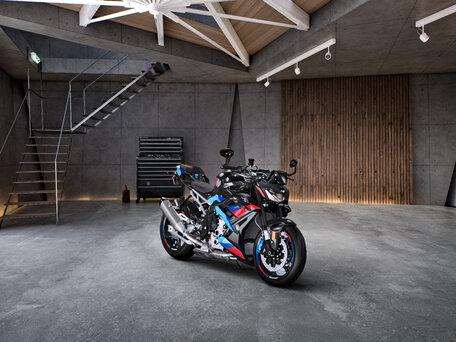 2025 BMW M 1000 R, чёрный, 3500000 рублей, вид 2