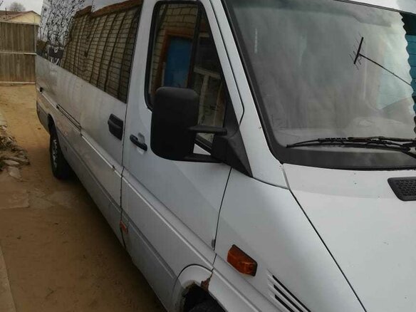 2002 Mercedes-Benz Sprinter, белый - вид 1